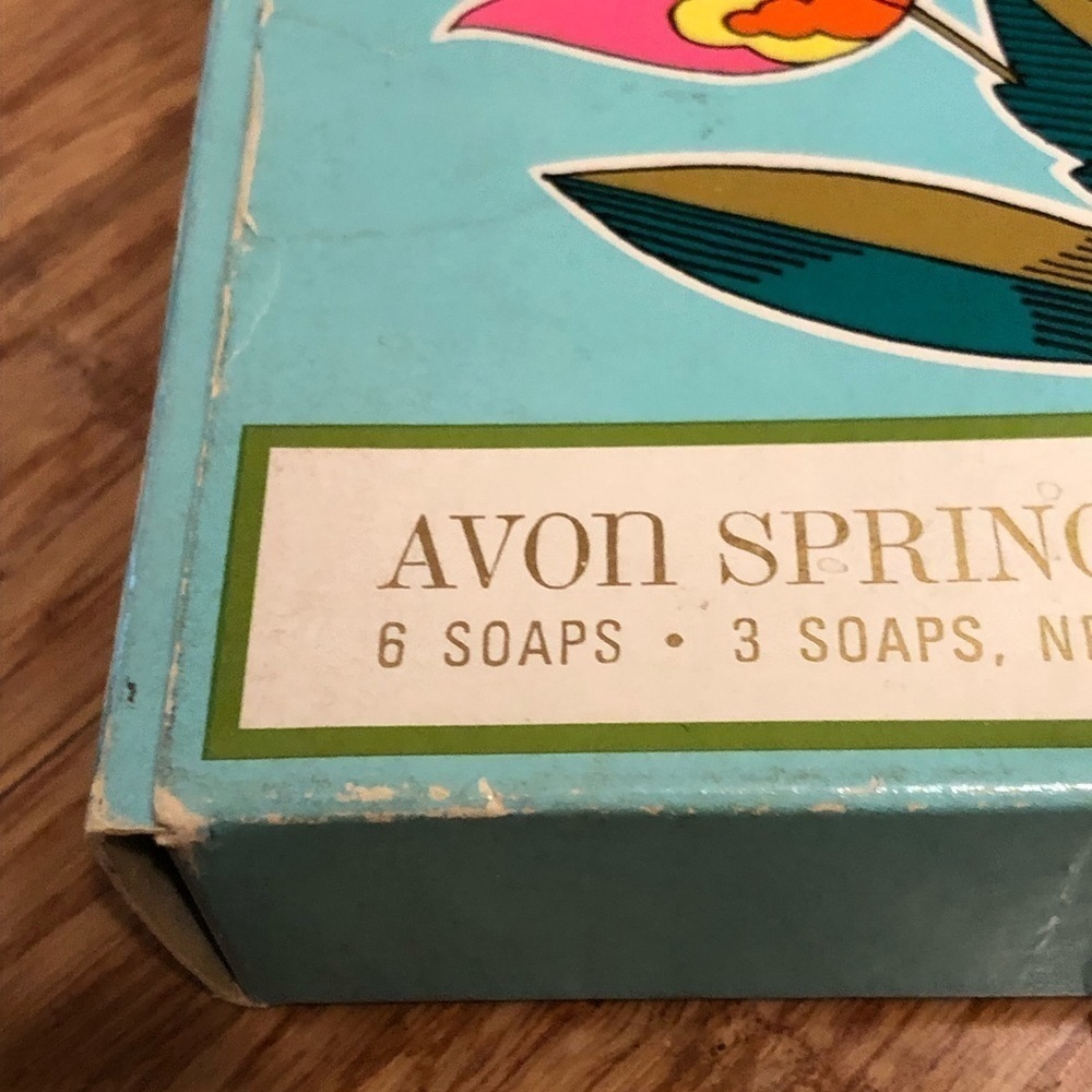 New in Box Vintage Avon Spring Hostess Soaps white and pink tulips. 6 soaps. - Picture 6 of 13